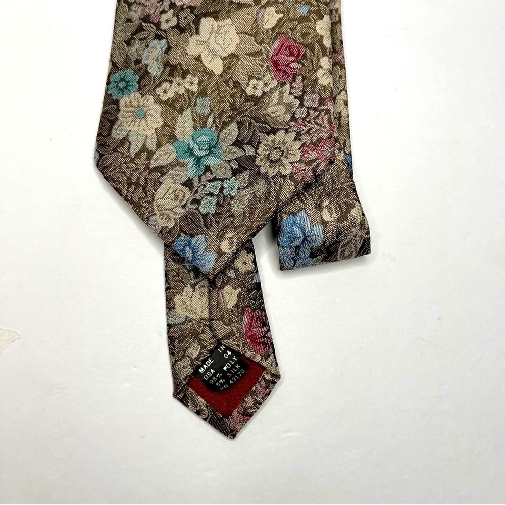 Vintage VAN HEUSEN Floral Tie 95% Polyester 5%Silk Wedding Special Occasion Tie - Picture 3 of 6